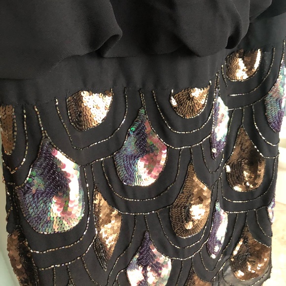 Iridescent sequin dress with open back detail - Picture 4 of 7